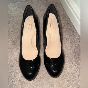 BNWT Clarks Black Patent Round-Toe Women's Heels